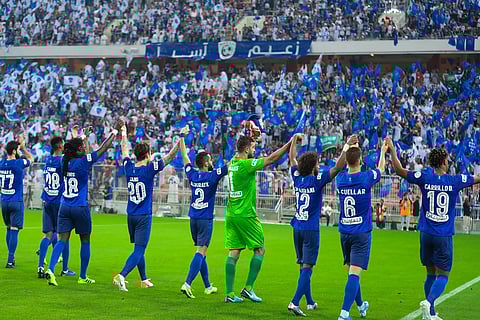 الهلال في مهمة الحفاظ على القمة أمام التعاون