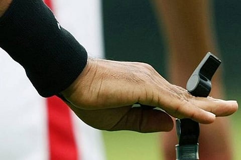 روماني يدير لقاء الهلال والتعاون.. وبولندي لمباراة أبها والاتفاق