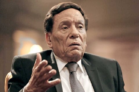 عادل إمام يرد على مطالبات وقف مسلسله الجديد عبر «عاجل»