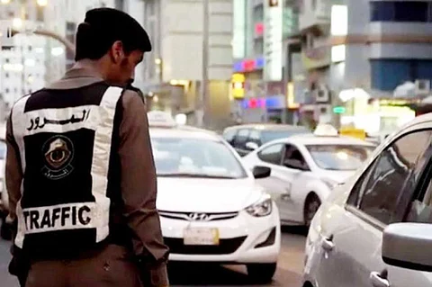 «المرور» يوضح عقوبة قيادة مركبة بدون رخصة