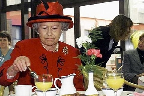 حيل ذكية لحماية ملكة بريطانيا من التسمم