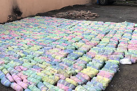 إحباط تهريب 1100 حزمة قات بمركز عثوان في جازان