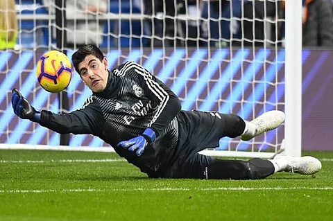 ريال مدريد ينفي تعرُّض كورتوا لنوبة قلق في مباراة كلوب بروج