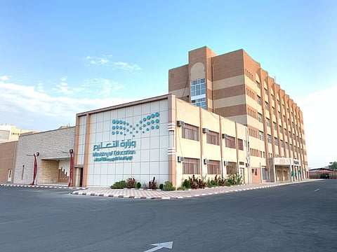 27  مدير إدارة حكومية بالطائف يحتفون بالمعلمين في يومهم العالمي