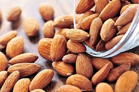 المكسرات تنقذك من أخطار السمنة
