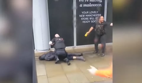بالفيديو.. لحظة القبض على منفِّذ هجمات الطعن في مانشستر