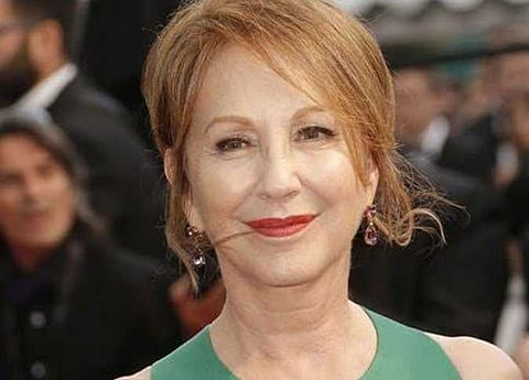 الفرنسية ماري فرانس تتسلم درع تكريم ناتالي باي في ختام «الإسكندرية السينمائي»