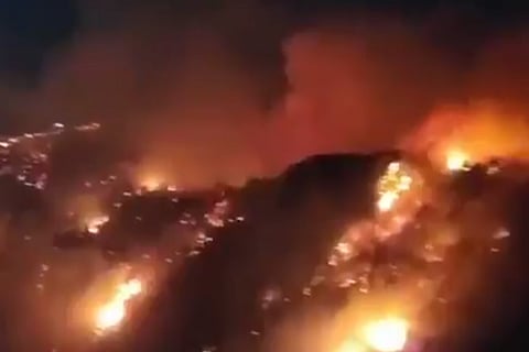 بالفيديو.. تسجيل 105 حرائق في لبنان.. والطائرات القبرصية تتدخل للإطفاء