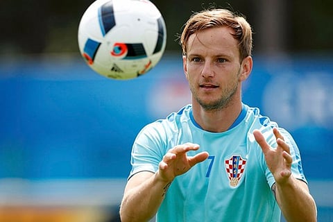 راكيتيتش يدرس الرحيل عن برشلونة