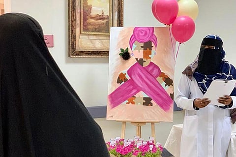 بالصور.. «مستشفى ظلم» يكثّف فعالياته التوعوية عن سرطان الثدي