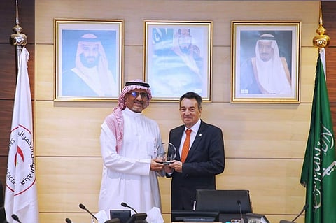 بالصور.. القاسم يبحث أوجه التعاون مع رئيس اللجنة الدولية للصليب الأحمر