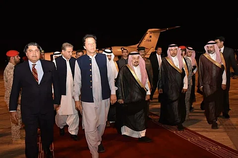 مجلس علماء باكستان: زيارة عمران خان للسعودية تعزز السلم والأمن بالمنطقة