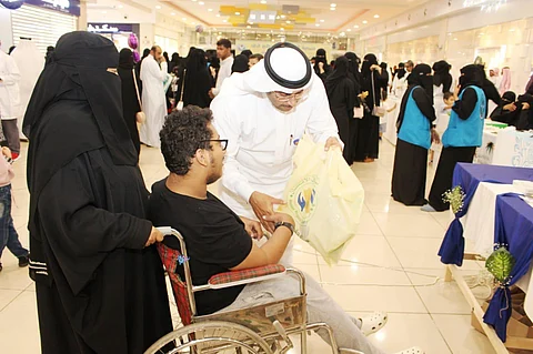 بالصور.. «حقوق الإنسان» بجازان تشارك في اليوم العالمي للعصا البيضاء