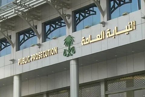 النيابة العامة توضح عقوبة سرقة السيارات أو الاستحواذ على شيء داخلها