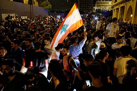 السفارة السعودية في لبنان تطالب المواطنين بالابتعاد عن أماكن التظاهرات