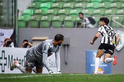 أتلتيكو مينيرو يعرقل انطلاقة سانتوس في الدوري البرازيلي