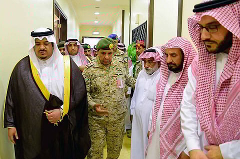 نائب أمير الرياض ينقل تعازي القيادة لأسر شهداء الواجب الجرابيع والخليفة والقحطاني