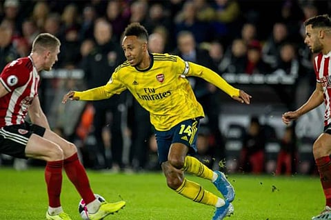 شيفيلد يلدغ أرسنال بهدف ويحرمه من المركز الثالث في الدوري الإنجليزي
