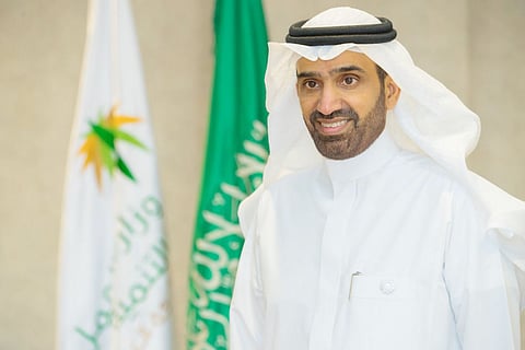 رفع نسب التوطين في «تشغيل وصيانة الأجهزة الحكومية».. والوزير الراجحي يوضح