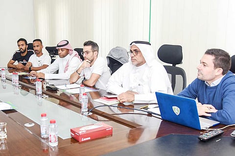 رئيس لجنة الحكام يوضح لمسؤولي الفتح اللوائح المعدلة في الموسم الماضي