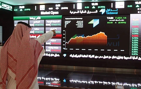 أسهم البنوك والطاقة تهبط بمؤشر السوق السعودي.. والترقب لا يزال مستمرًّا