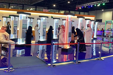 الزوار يتعرفون على مهن المستقبل في «لقاءات الدمام»