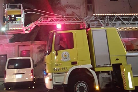 بالصور.. ثلاجة تحرق شقة سكنية بالقطيف والدفاع المدني يجلي 7 أشخاص