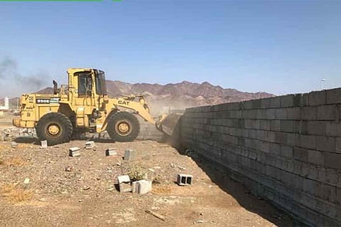 إزالة تعديات على 3 آلاف متر مربع أراضي حكومية في بحرة