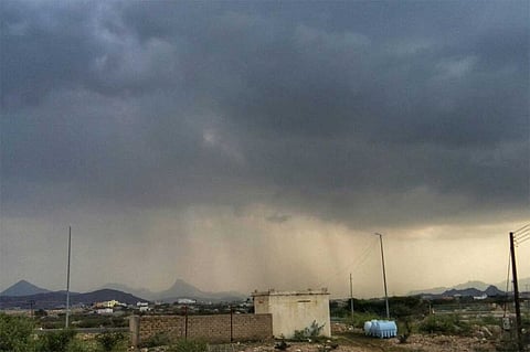 سحب رعدية على بعض مناطق المملكة.. السبت