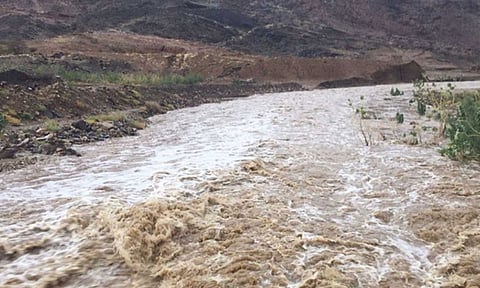 «مدني الشمالية» يحذِّر المواطنين من الأودية وينصح بـ«أماكن آمنة»