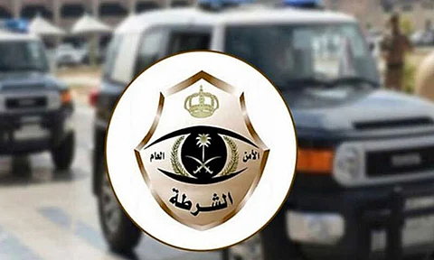 الإطاحة بثلاثة أحداث ألقوا مادة بيضاء على عدد من الفتيات بتبوك