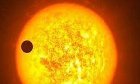 الزعاق: عطارد يعبر قرص الشمس اليوم.. والخليج يرصدها لمدة ساعة وثلث