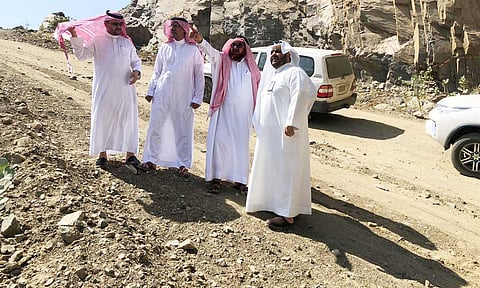 بالصور.. «بن لبدة» يُطلع إمارة جازان ميدانيًا على مشروعات الطرق المتعثرة بالداير