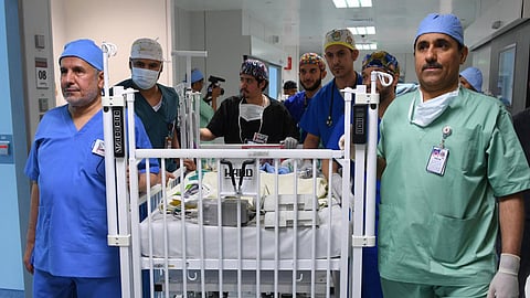 رسميًّا.. الربيعة يعلن نجاح عملية فصل التوأم الليبي أحمد ومحمد