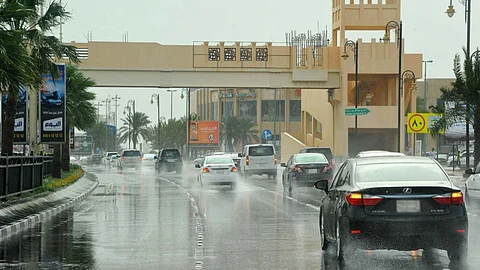 أمطار غزيرة وتساقط البرد على عدد من مناطق المملكة خلال الساعات القادمة