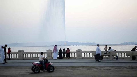 الجهني: نشاط بحر جدة ليلًا وتكاثف السحب الرعدية حتى نهاية الأسبوع