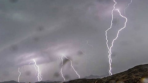 الأرصاد: أمطار رعدية ورياح مثيرة للأتربة على عدة مناطق بالمملكة.. الاثنين