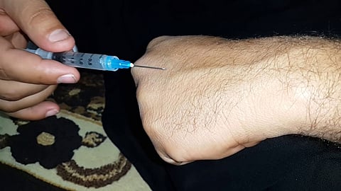 النمر يحذر من تناول المضادات الحيوية عن طريق الوريد