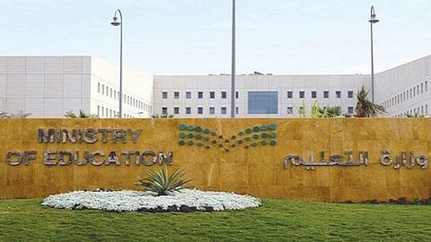 «التعليم» تبدأ قبول طلبات المرشحين للإيفاد بمدارس الخارج.. وتعلن الشروط