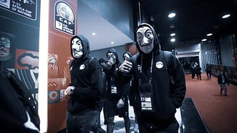 بالفيديو.. الفراعنة يستعدون لكوت ديفوار بالأقنعة