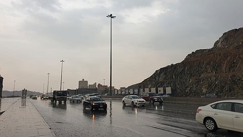 بالفيديو.. إعصار قمعي يظهر في جدة