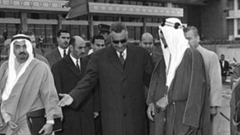 بالفيديو.. مقطع نادر للملك سعود أثناء مشاركته في القمة العربية بالقاهرة