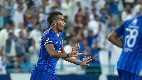 بالفيديو.. البليهي ينقذ مرمى الهلال من هدف محقق