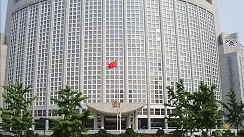 بسبب «تدخل خطير».. خارجية الصين تعيد استدعاء السفير الأمريكي