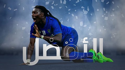 صورة.. جوميز يجري عملية جراحية