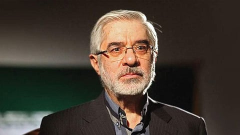 معارض إيراني يُحذِّر المرشد خامنئي من مصير الشاه بهلوي