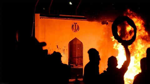 للمرة الثانية خلال أيام.. إحراق القنصلية الإيرانية في النجف