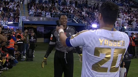 بالفيديو.. ياسر القحطاني يتغلب على محمد الدعيع في تحدي السيارة