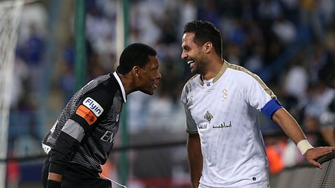 محمد الدعيع يخطف الأنظار في مهرجان اعتزال ياسر القحطاني.. فلماذا اعتزل؟