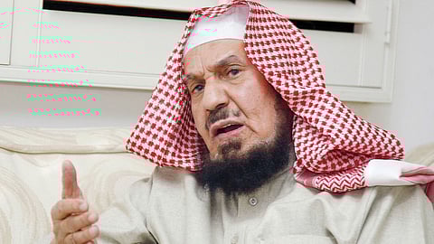 «المنيع» لـ«عاجل»: لا يجوز تفتيش جوال الزوج والزوجة بعد الوفاة